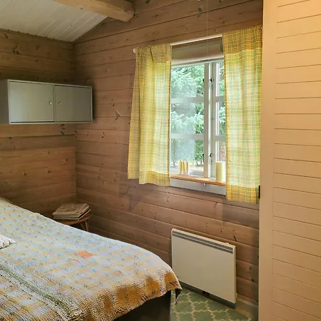 بيت للعطل Black-painted Log House Overlooking Vejle Fjord Børkop