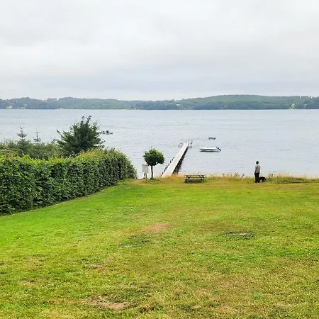 بيت للعطل Black-painted Log House Overlooking Vejle Fjord Børkop